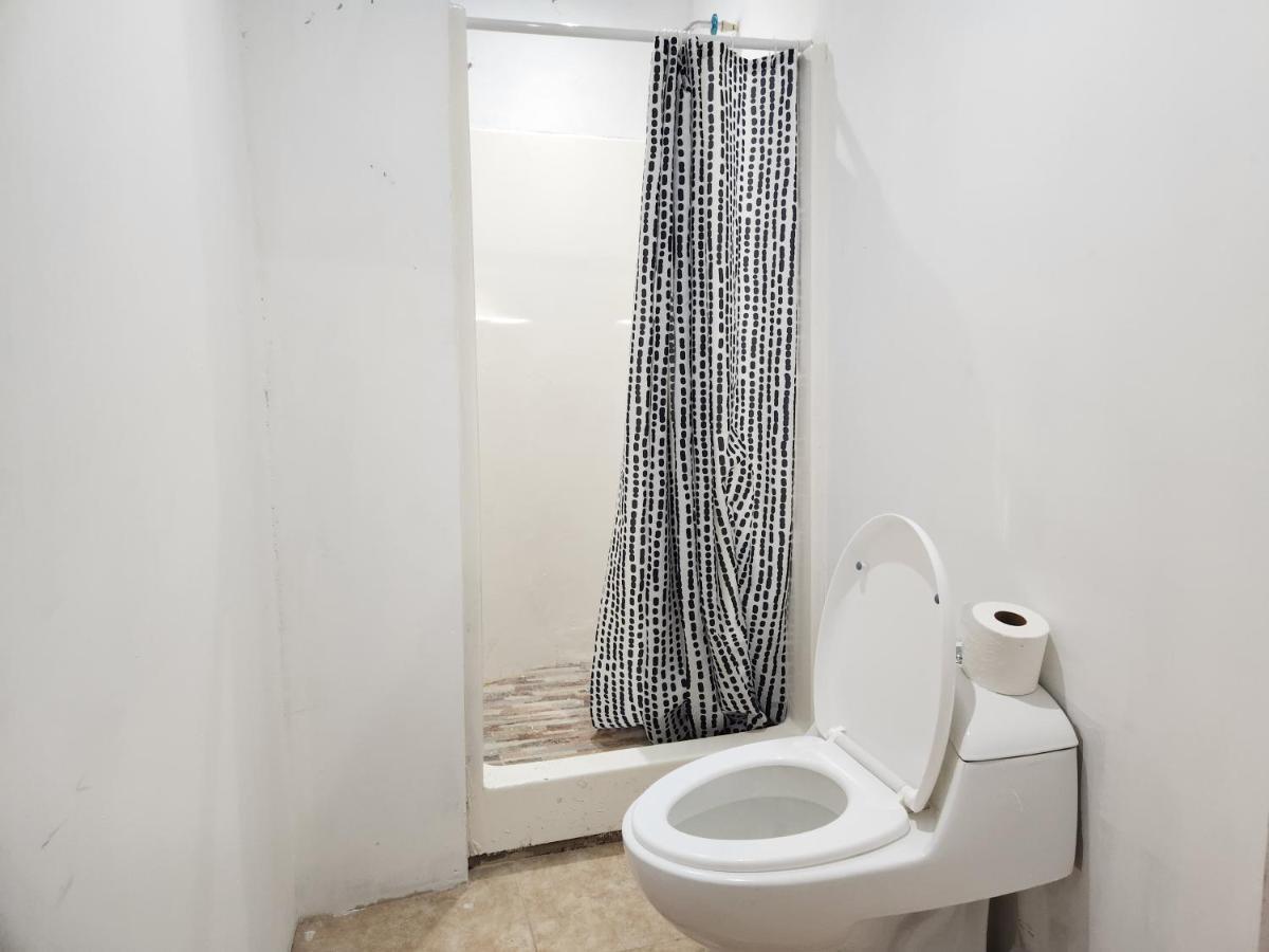 Wally World Inn Комаягуа Екстериор снимка