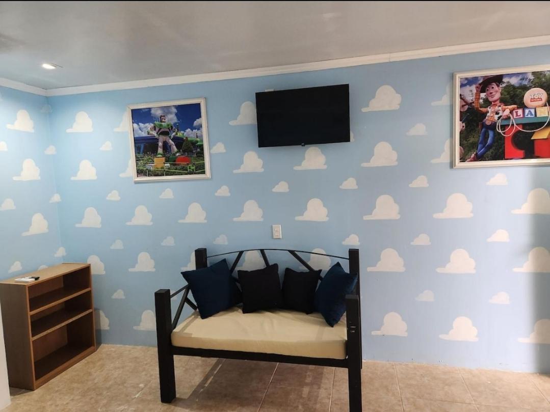 Wally World Inn Комаягуа Екстериор снимка